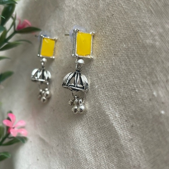 Traditional Royal Bling Bollywood Earrings With rectangular Yellow Stone. - Picture 4 of 11